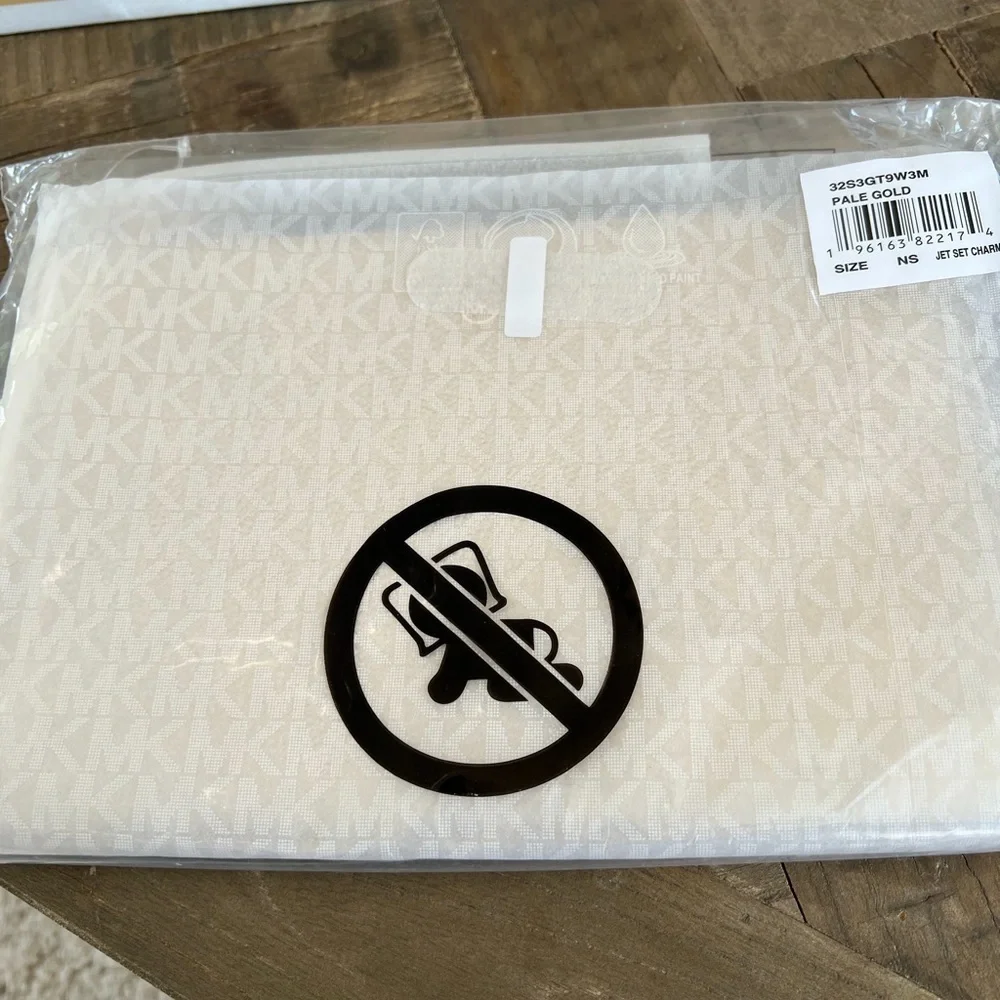 NWT Michael Kors Gold pebbled leather wristlet
